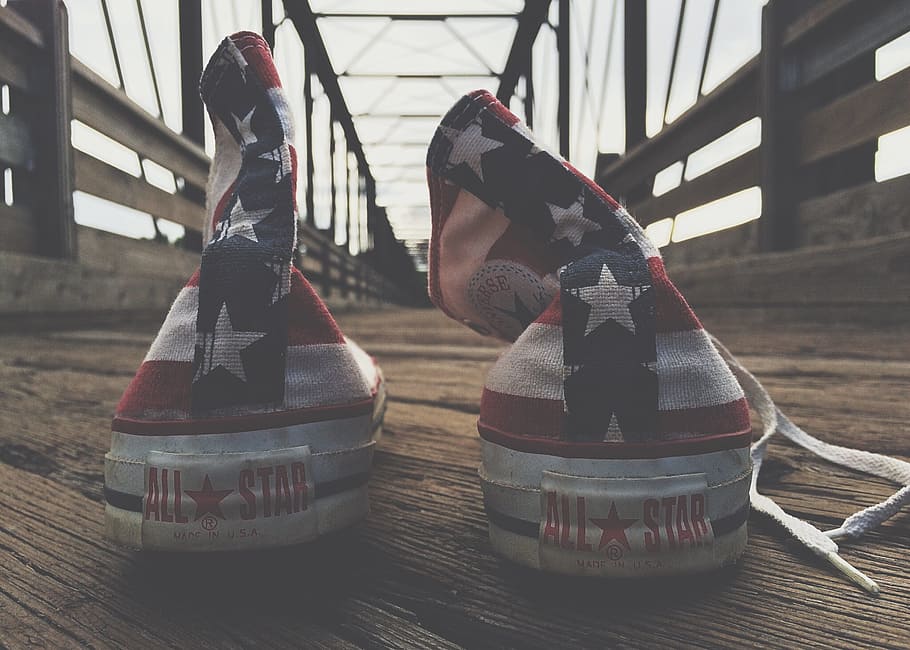 sneakers, converse, chucks, worn, grungy, table, still life HD wallpaper