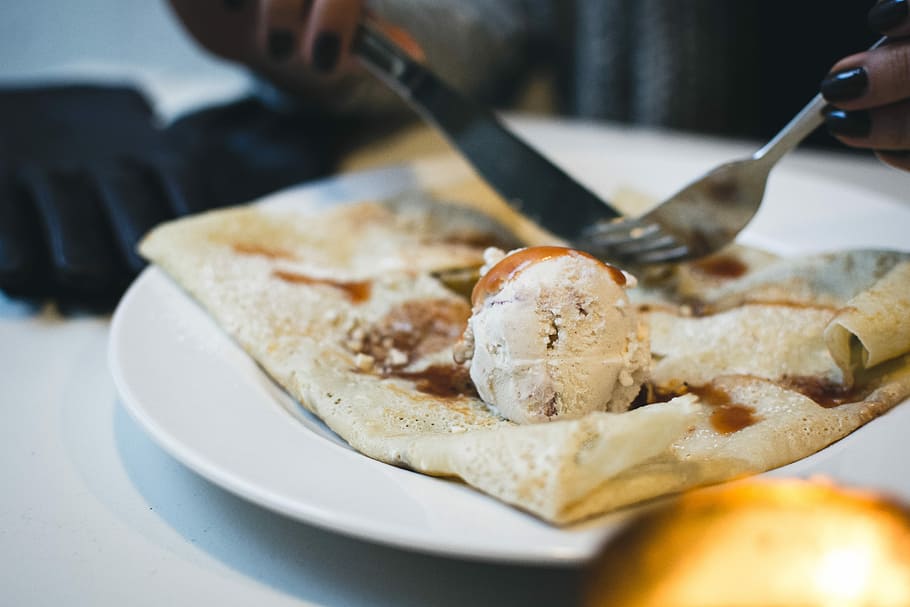 Pancakes with hot caramel and ice cream, dessert, sweet, food