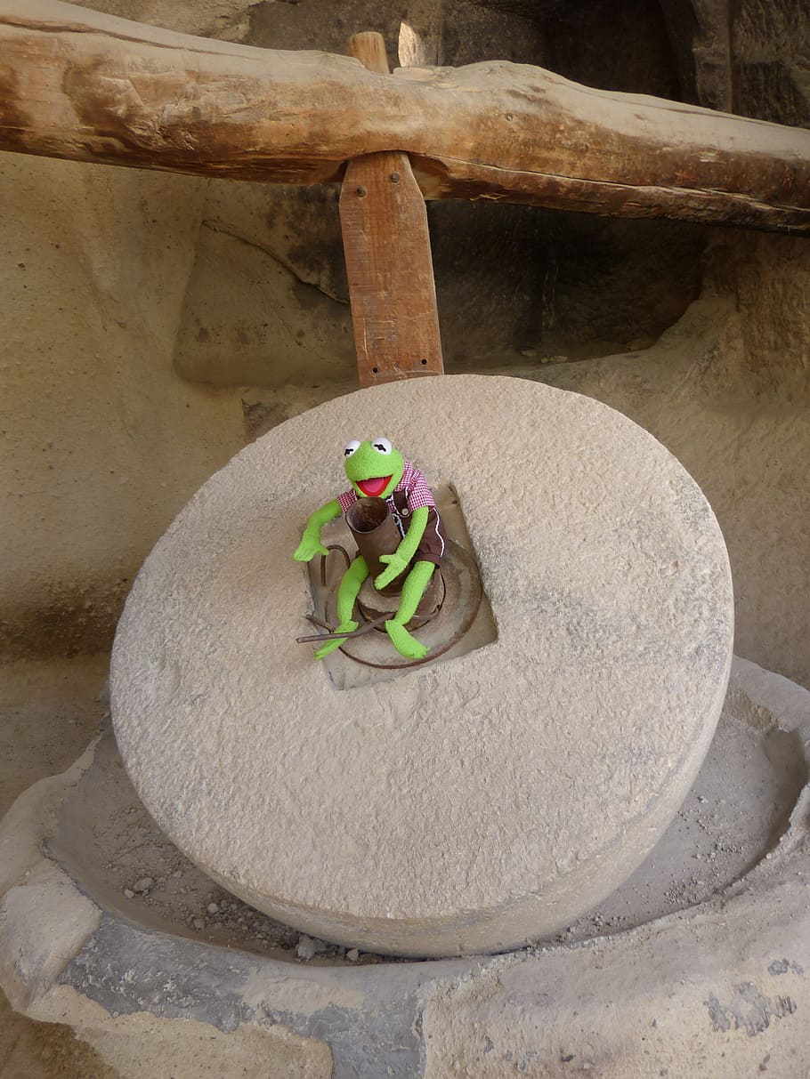 Mill, Stone, Grind, Frog, Sit, green, kermit, doll, food and drink HD wallpaper