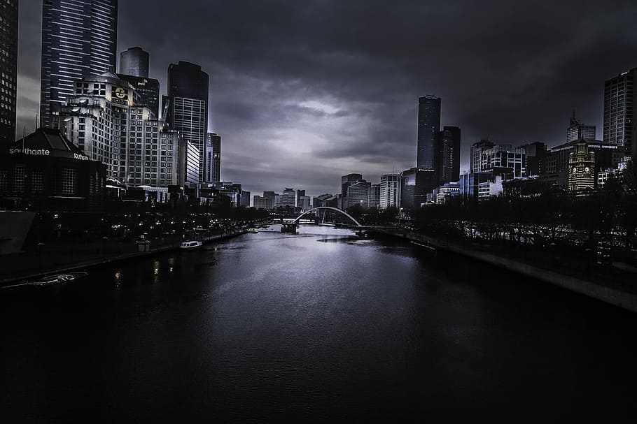 Water at night, grayscale photography of city, building, skyscraper HD wallpaper