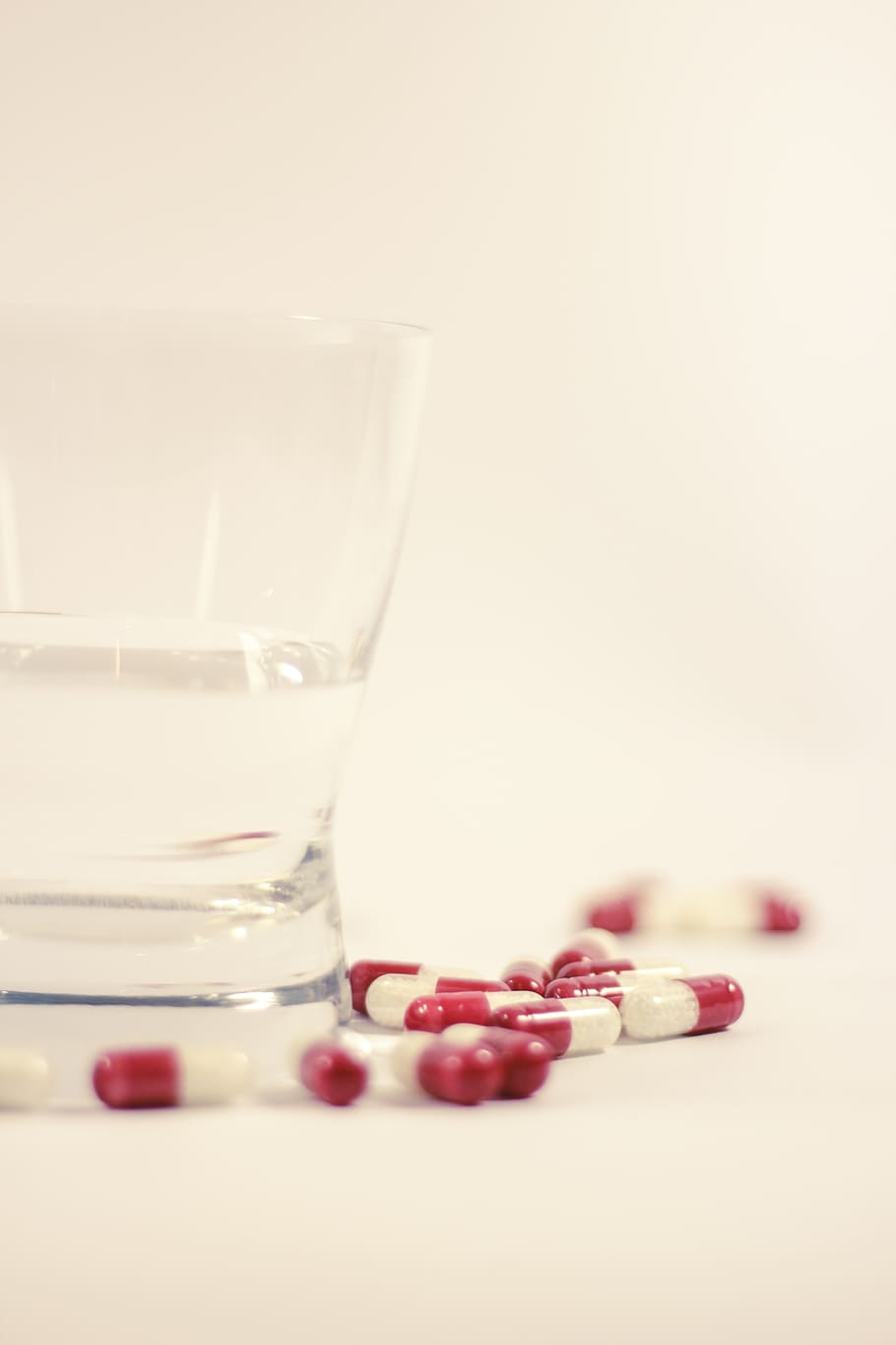 medication tablets beside drinking glass, cure, drug, cold HD wallpaper