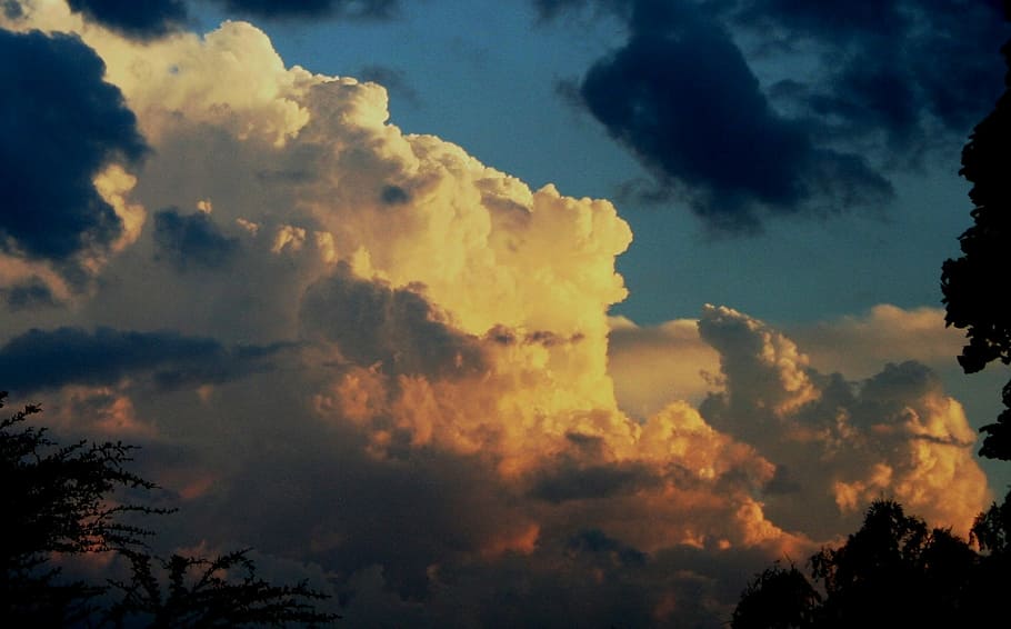 cloud, haphazard, tufts, white, dense, dark drifters, catching sunlight HD wallpaper