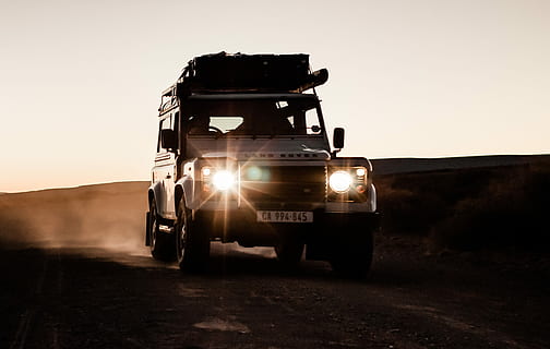 white SUV headlights turned on, silver Land Rover vehicle on desert HD wallpaper