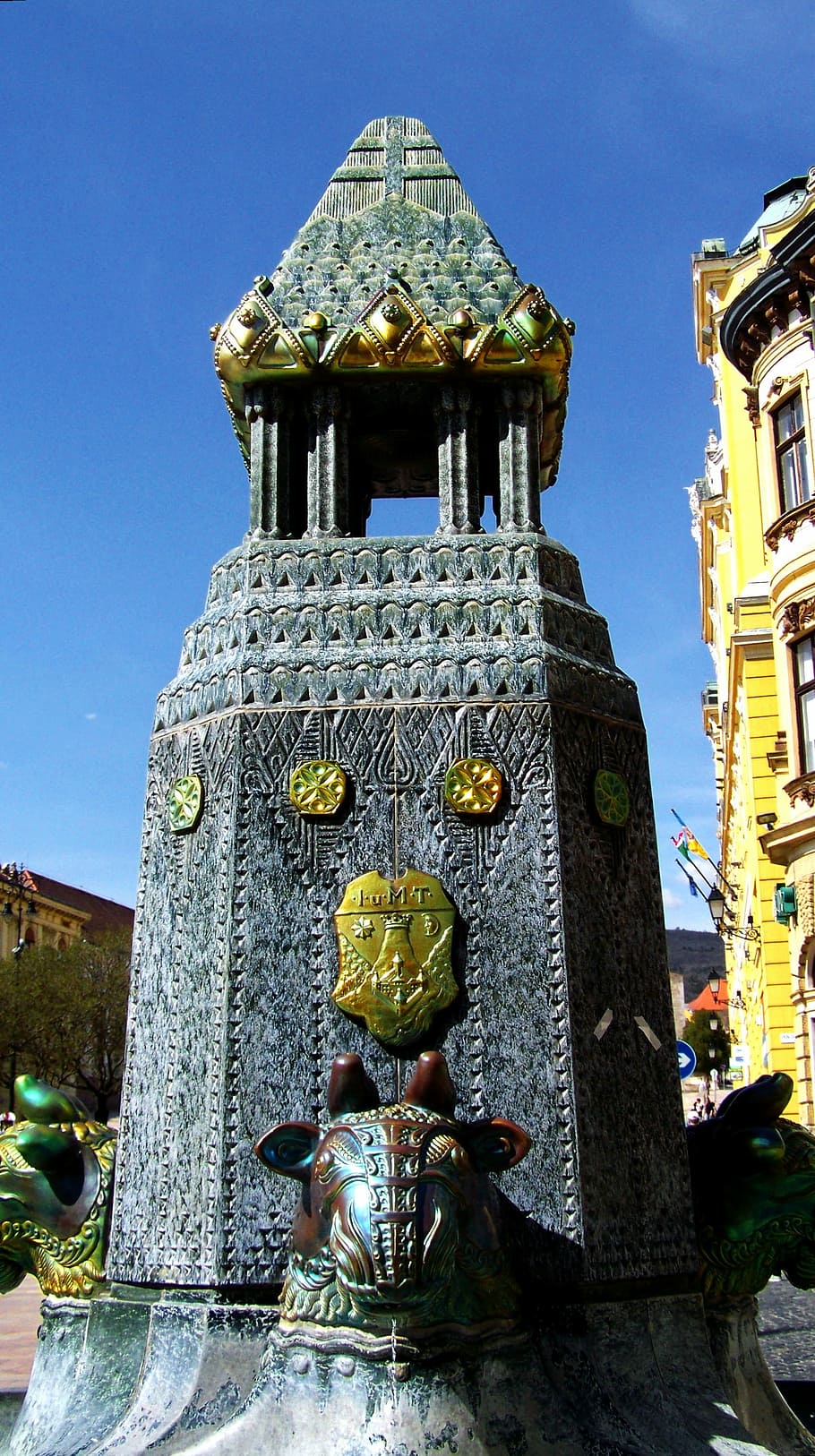 Fountain, Pecs, Zsolnay, Eosin, zsolnay eosin, statue, sculpture