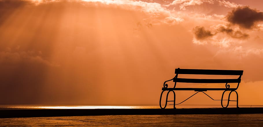 beach near seaside, bench, sunset, dusk, clouds, sky, sunlight HD wallpaper