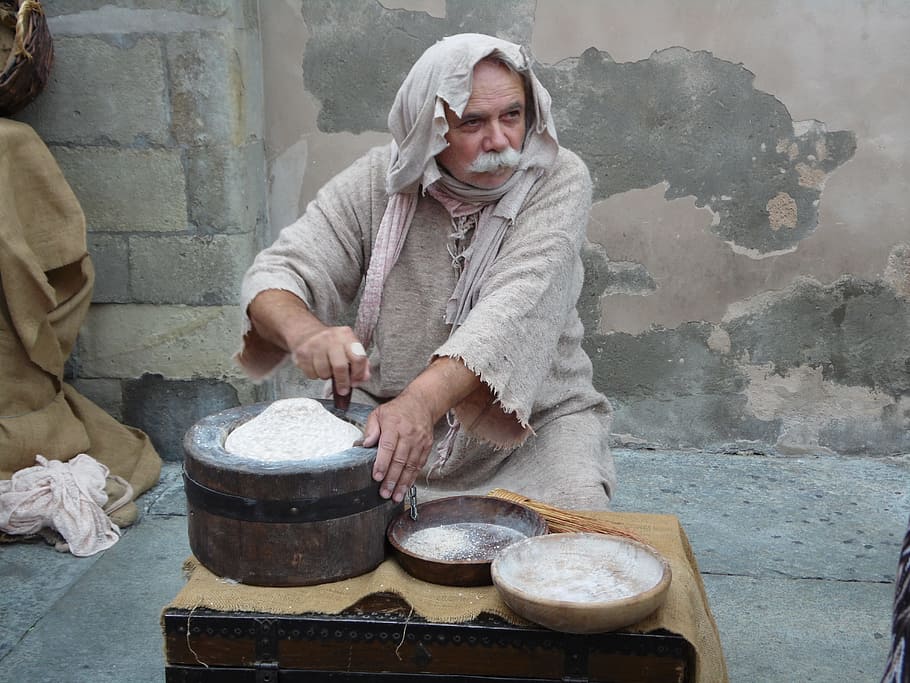 Reenactment, Middle Ages, Parma, Man, actor, old, flour, handmade HD wallpaper