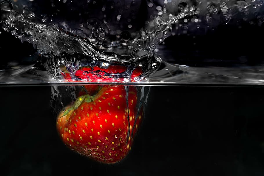strawberry under water, plunge, fresh, nutrition, food, diet, HD wallpaper