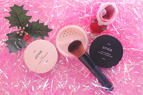 ETVOS makeup cosmetics, beauty Product, make-Up Brush, red, backgrounds HD wallpaper
