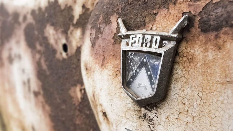 classic Ford emblem on rusted vehicle, car, school, old, fordomatic HD wallpaper