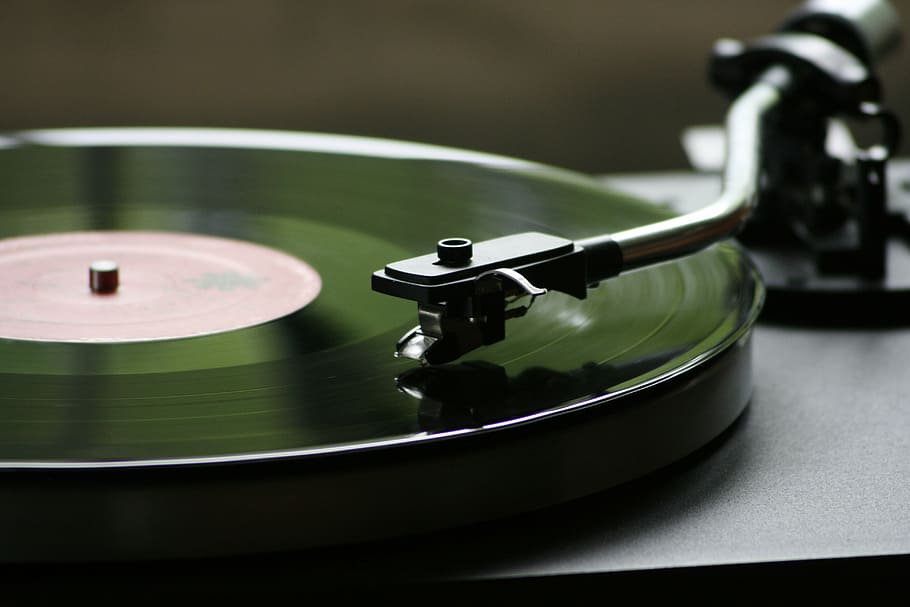 selective focus vinyl record and turntable, sound, retro, stereo, HD wallpaper