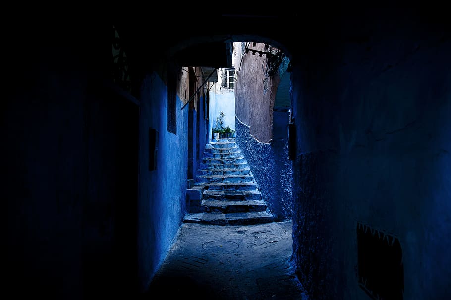 concrete pathway between house, gray concrete hallway with blue light HD wallpaper