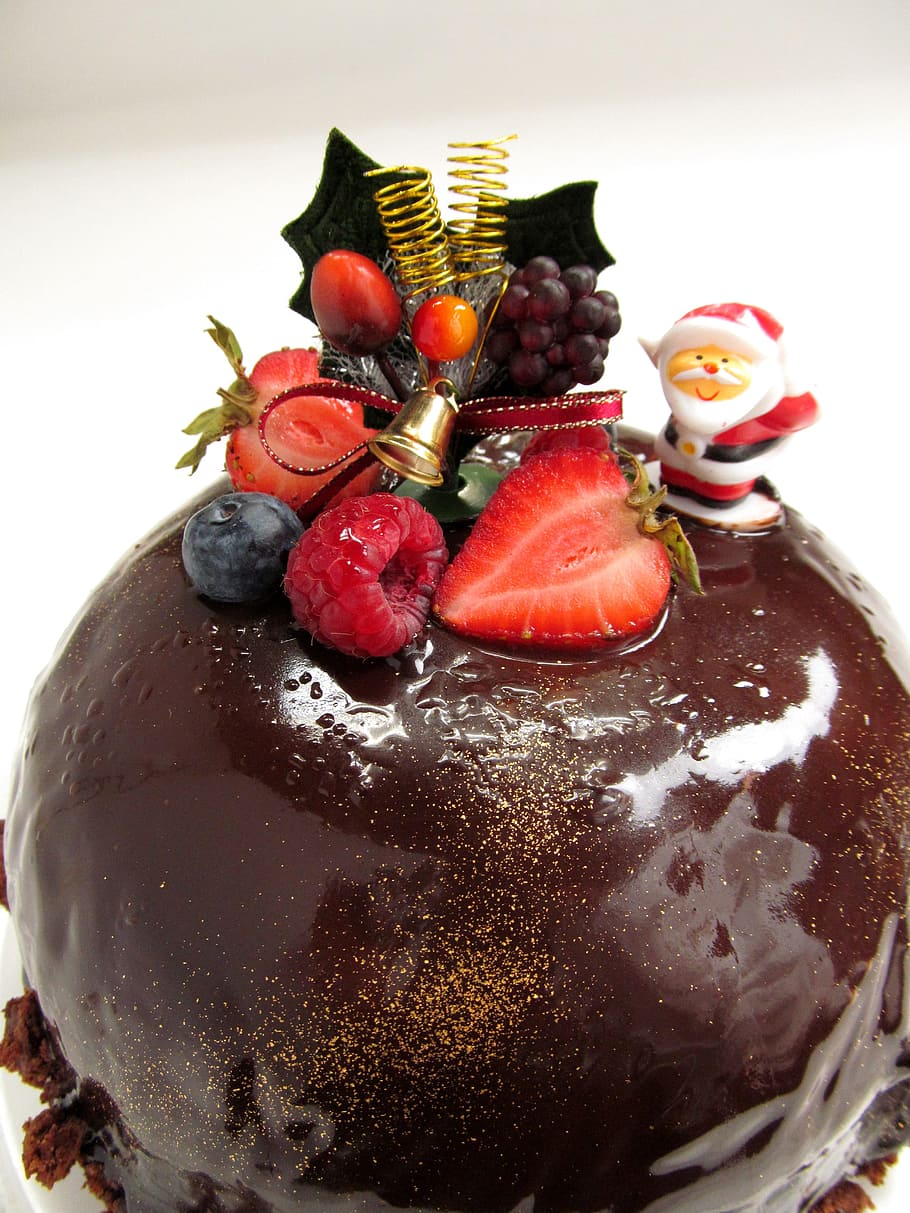 round chocolate coated cake with berry topping, christmas, fruit HD wallpaper