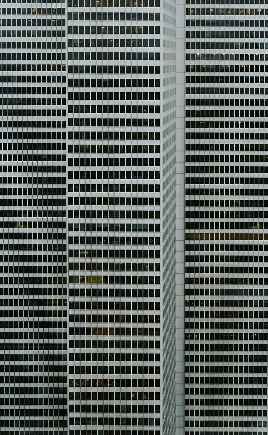 gray concrete building, minimalist photography of high-rise buildings HD wallpaper