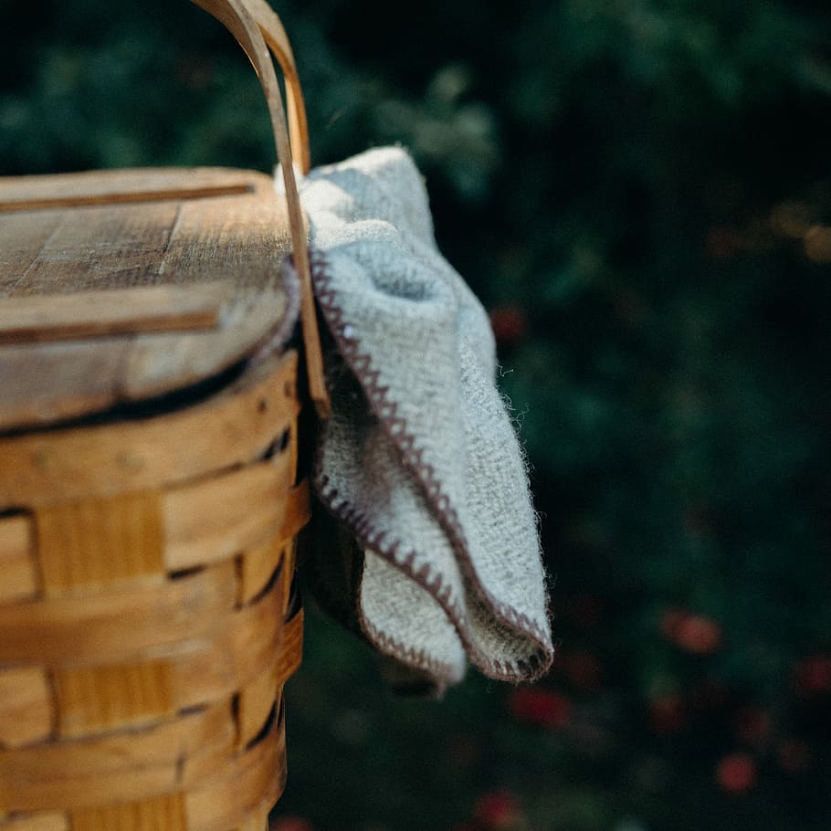brown woven basket with white textile, brown wicker basket and gray towel HD wallpaper