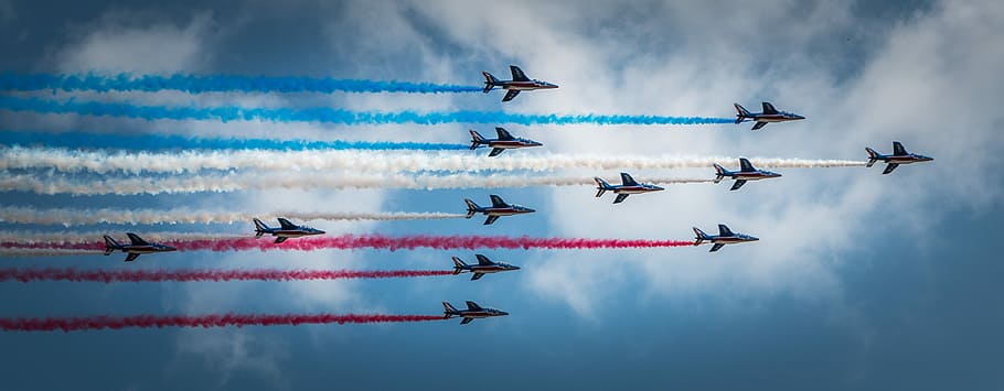 time lapse photography of airshow, photo of planes leaving smoke under blue sky, HD wallpaper