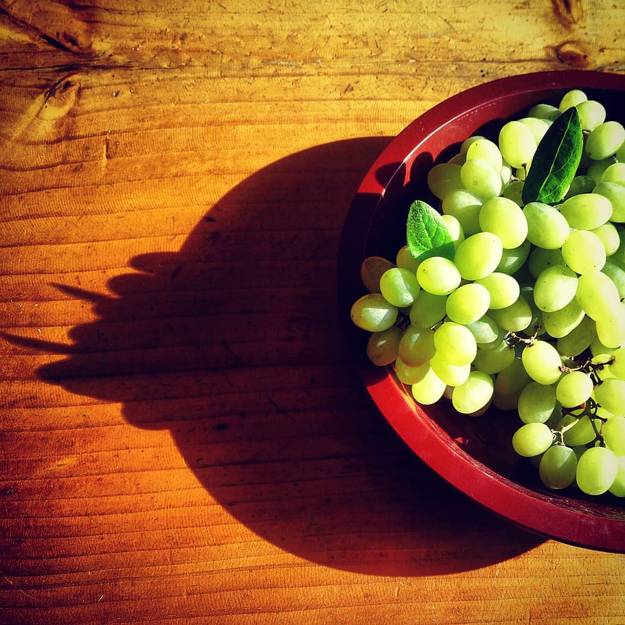 green cherry on red bowl, ceongpodo, fruit, shadow, basket HD wallpaper