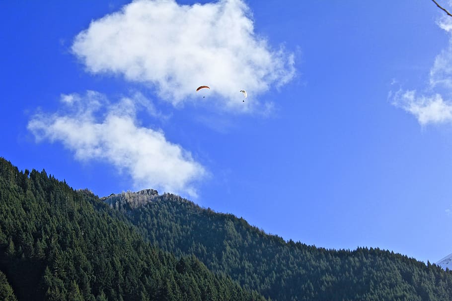 person using parachute, forest mountain under white clouds, silhouette HD wallpaper