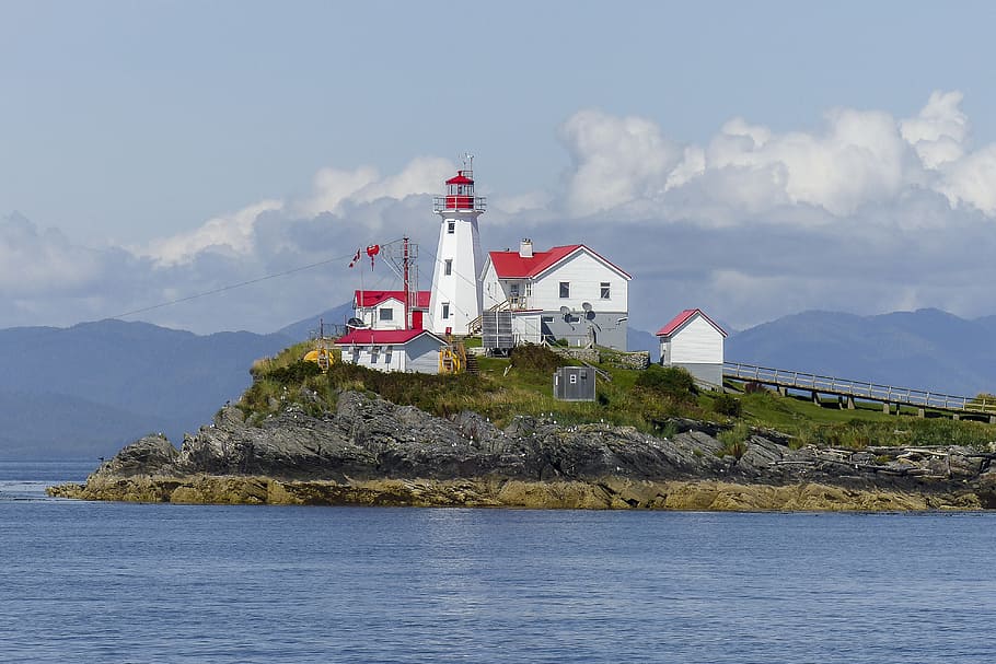 white and red house on island, lighthouse, green island, british columbia, HD wallpaper