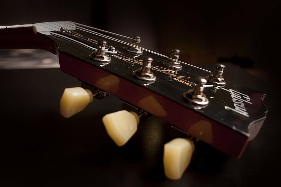 closeup photo of brown Gibson guitar headstock, wooden, electric, HD wallpaper