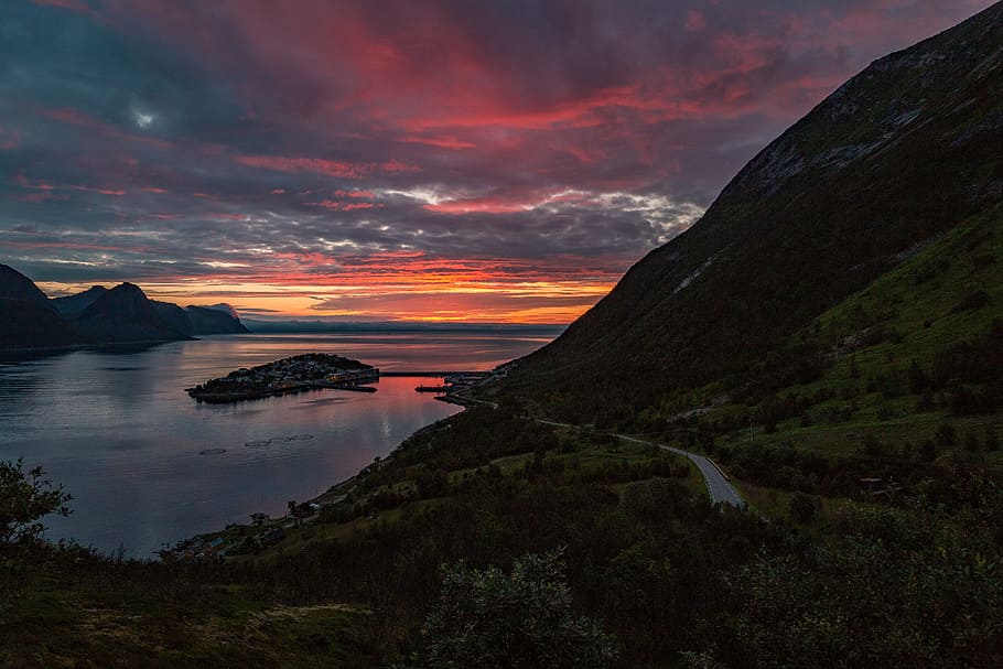 mountain near body of water during sunset, view of body of water beside mountain during dawn HD wallpaper