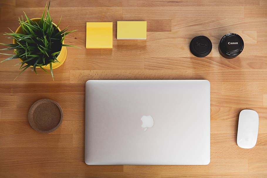 apple-camera-lens-computer-desk.jpg