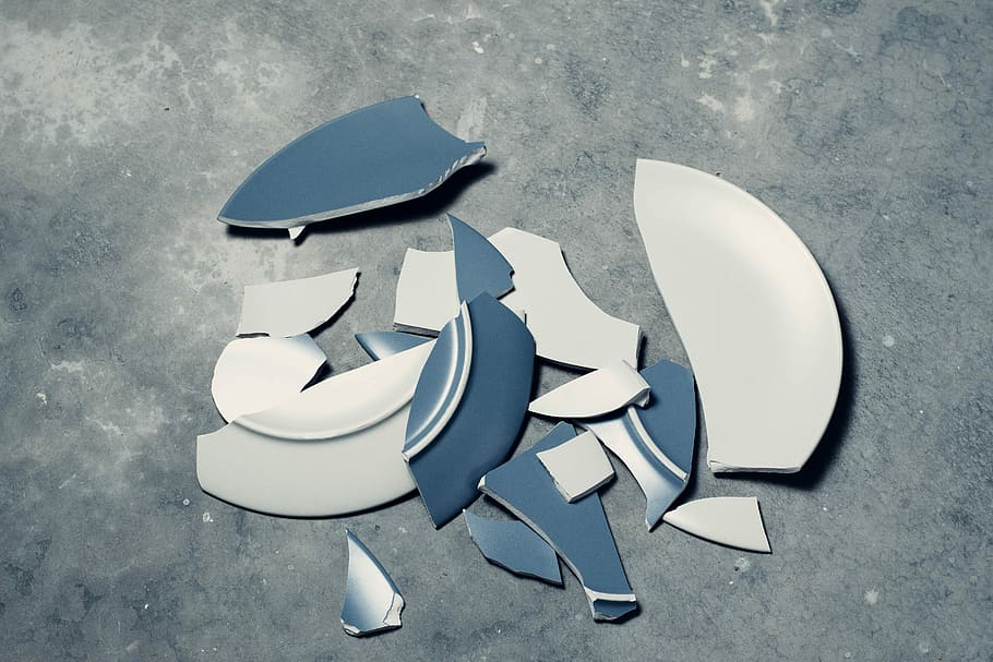 blue broken plate on gray concrete floor, broken blue and white ceramic plate HD wallpaper