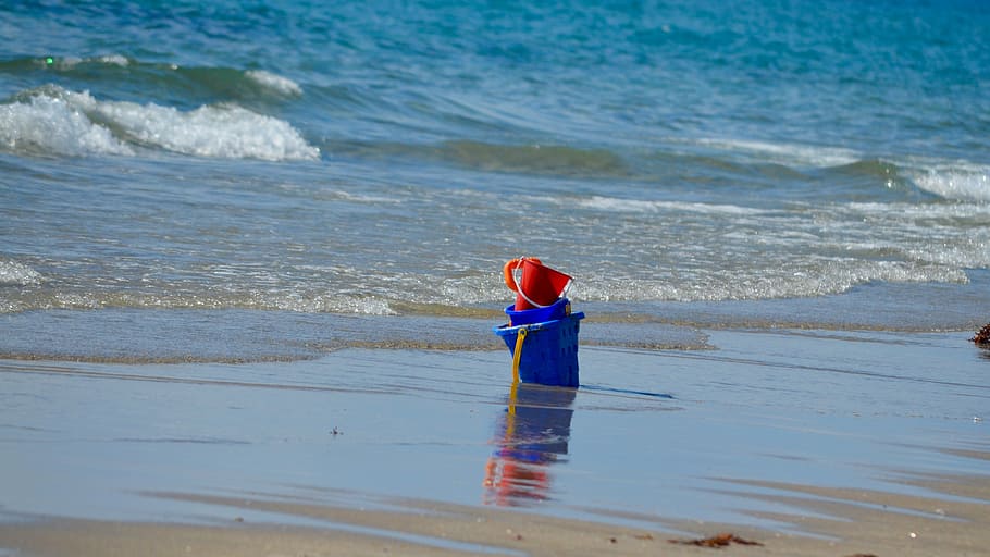 beach, sand, solitude, buckets, waves, sea, seaside, summer HD wallpaper