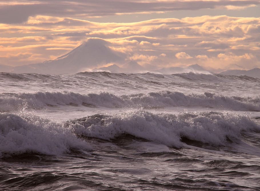 sea waves under cumulus clouds, ocean, volcano, mountains, storm HD wallpaper