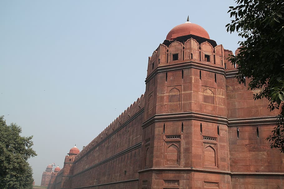 brown castle with dome ceiling during daytime, red fort new delhi