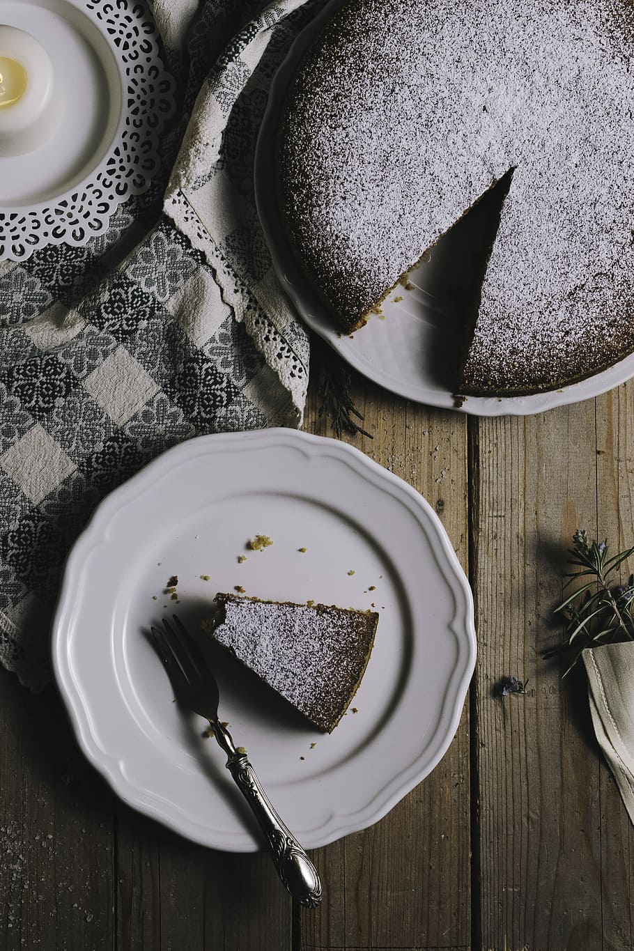 round white ceramic plate with sliced cake and fork on brown table, slice of cake on white ceramic plate HD wallpaper