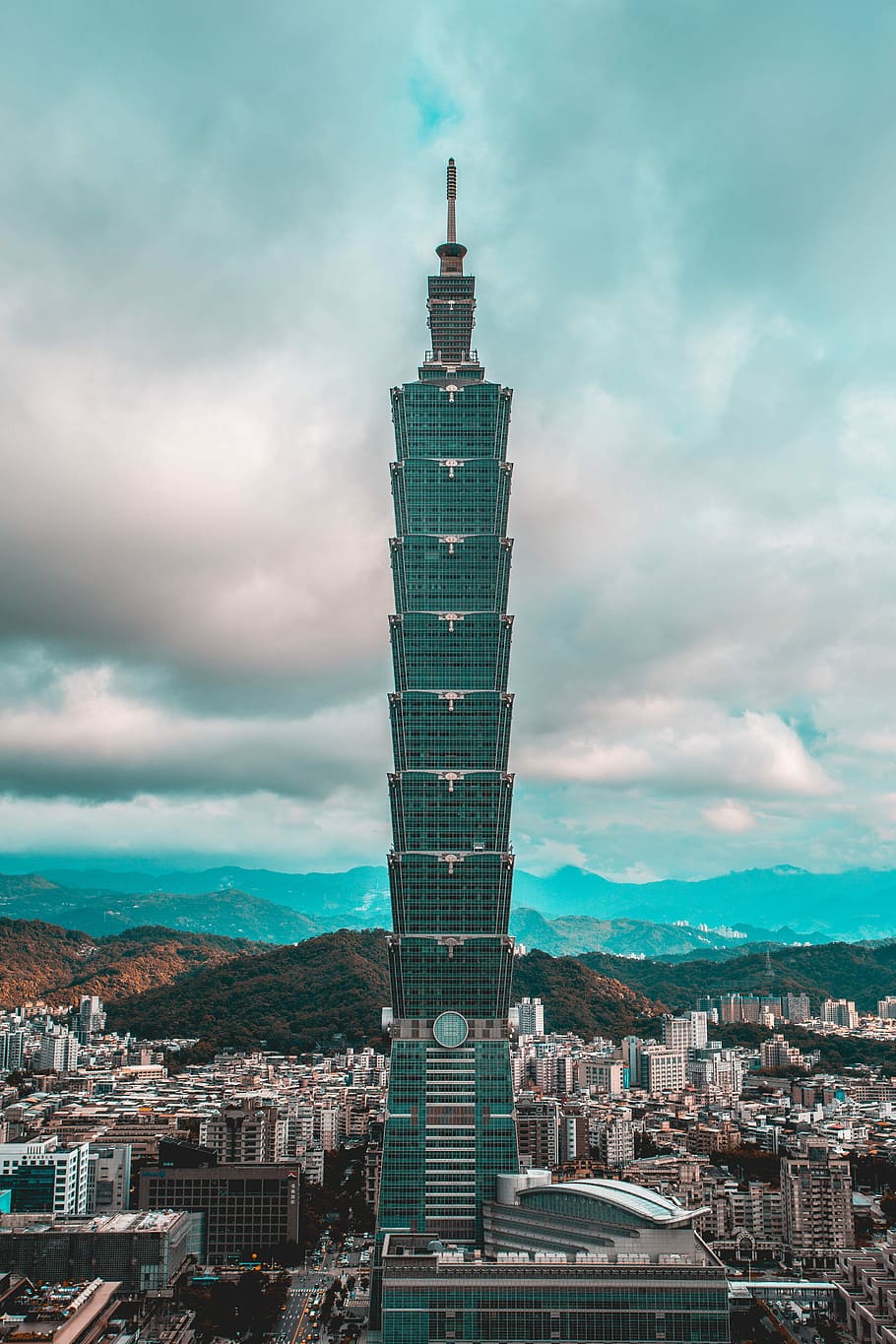 high rise tower during daytime, blue and gray concrete building during day time HD wallpaper