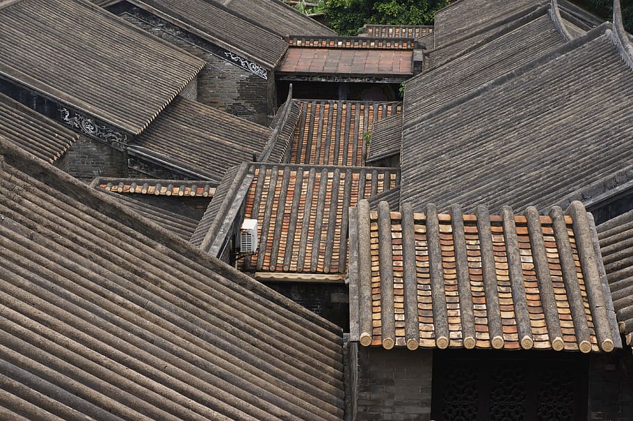 brown wooden roofs, low-angle photography of brown building roofs at daytime HD wallpaper