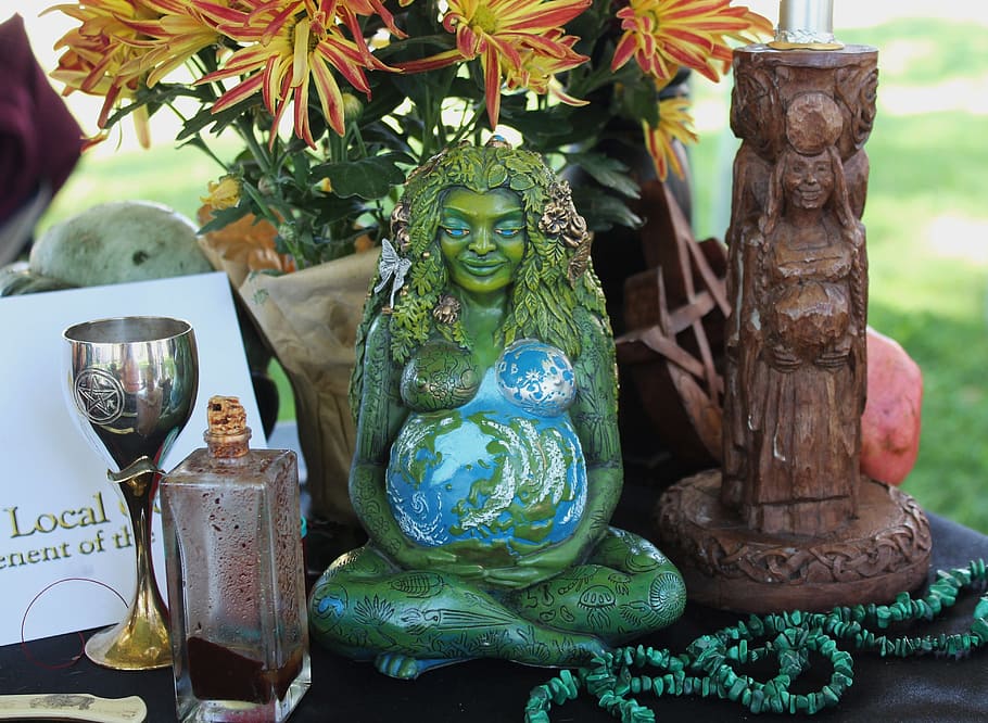 close up photo of Mother Earth figurine, green, ceramic, pagan altar, HD wallpaper