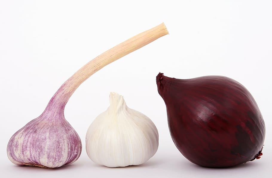 two red onions and white garlic bulb, closeup, close-up, clove, HD wallpaper