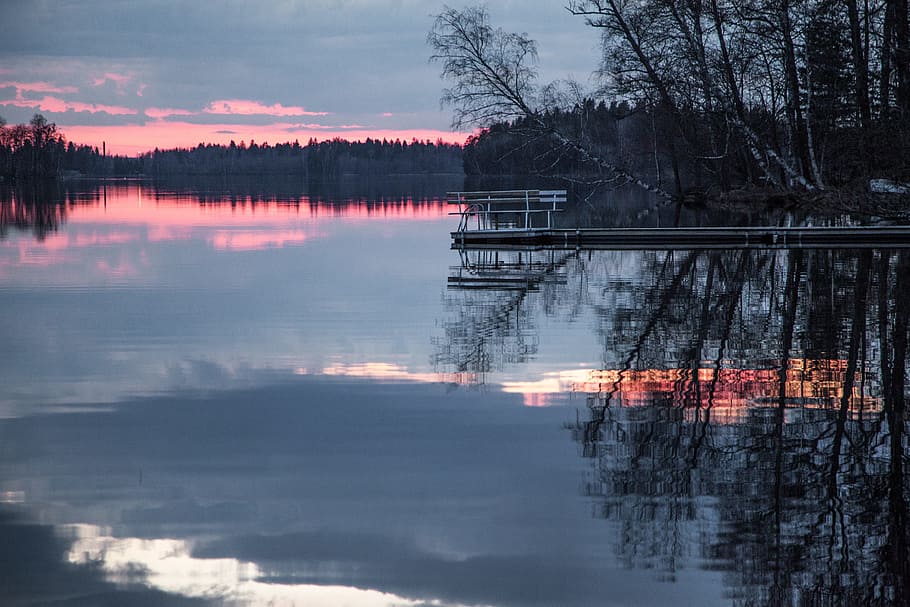 body of water surrounded by trees during sunset, lake, sky HD wallpaper
