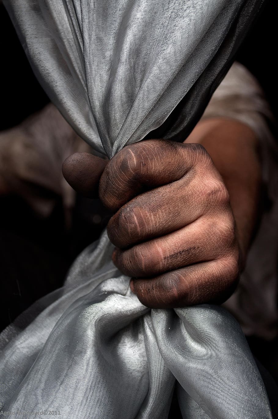 man gripping grey textile illustration, hand, dirt, strong HD wallpaper
