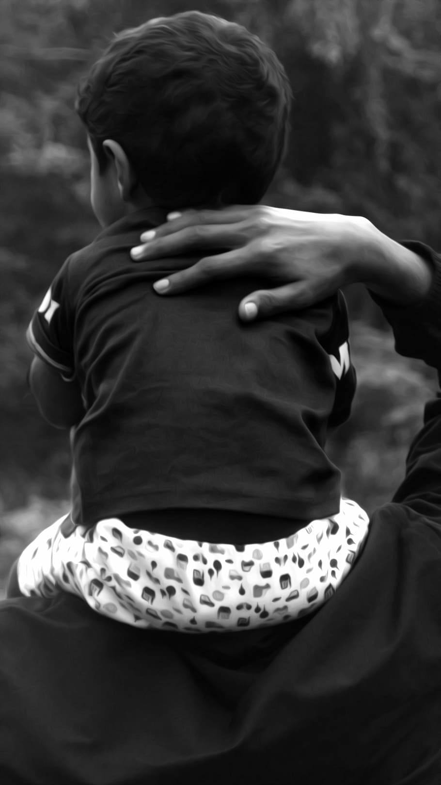 Kid in shoulder, grayscale photo of baby sitting on shoulder HD wallpaper