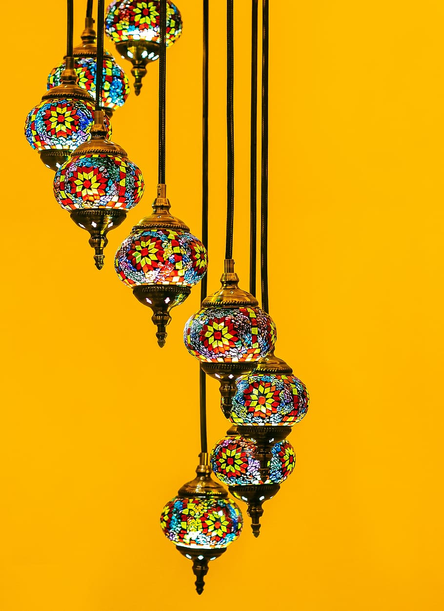 multicolored tiffany pendant lamp, yellow-red-and-blue tiffany lamps HD wallpaper