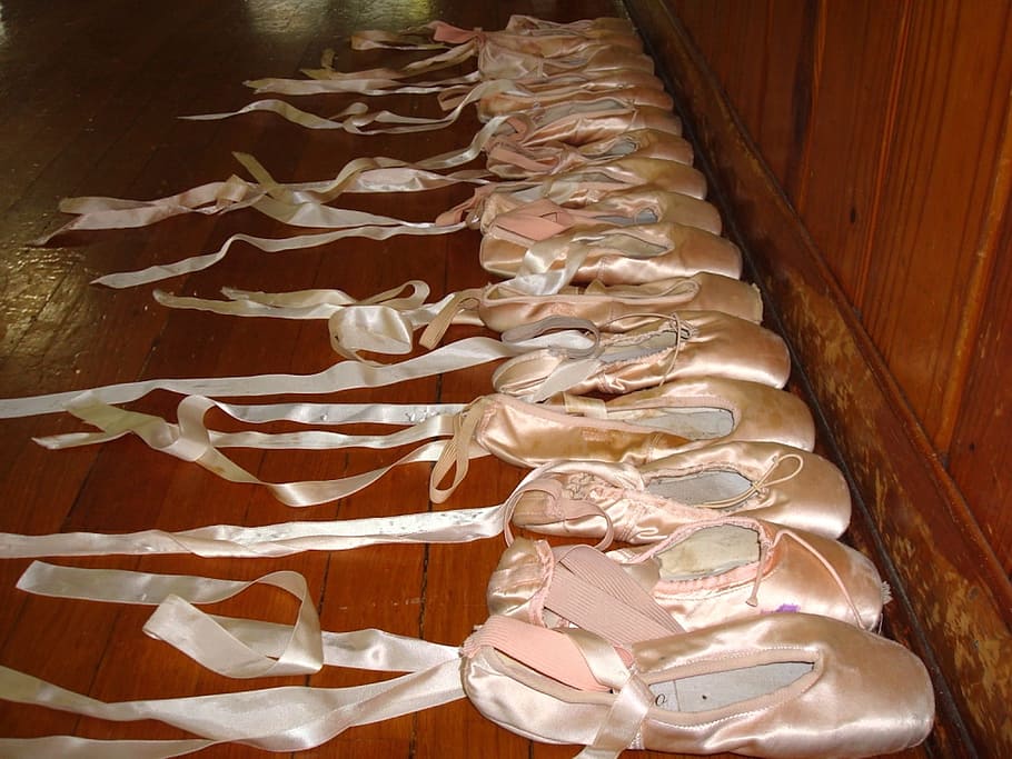pairs of pink ballet shoes, Pointe Shoes, Studio, Barre, wood