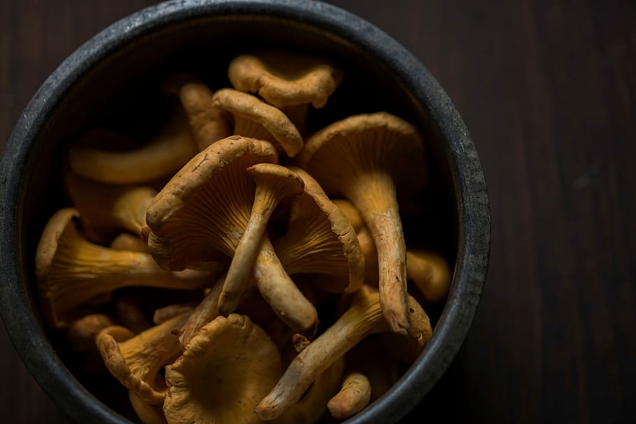 brown mushrooms, food, bowl, wood - Material, no People, food And Drink HD wallpaper