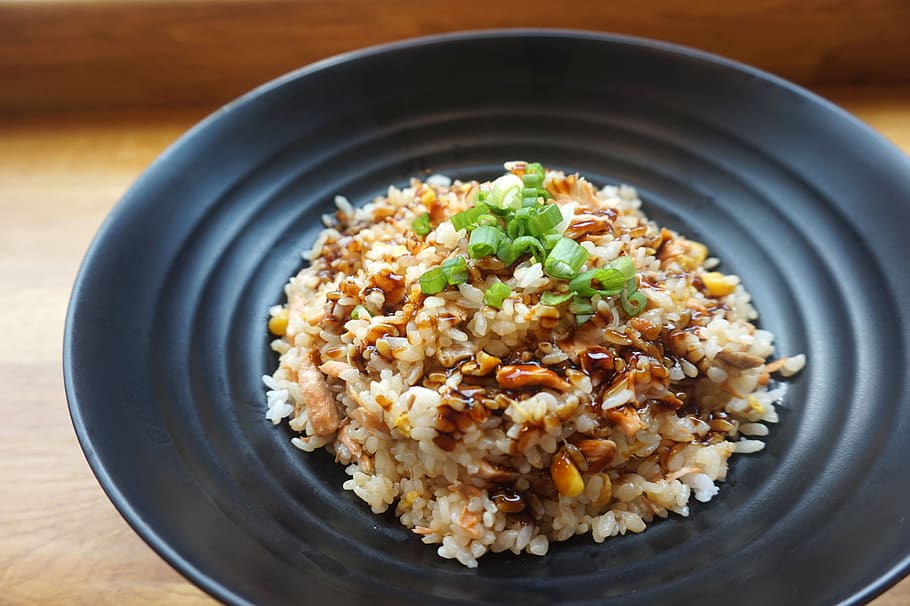 Cooked Rice on Black Ceramic Plate, blur, close-up, cooking, cuisine, HD wallpaper