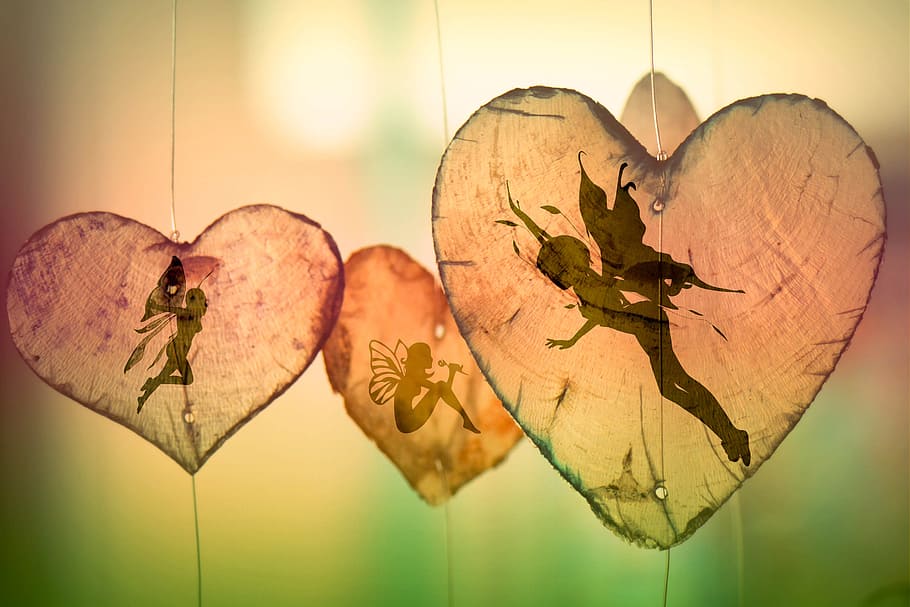 heart-shape brown hanging ornament, elves, fee, on wood, romantic