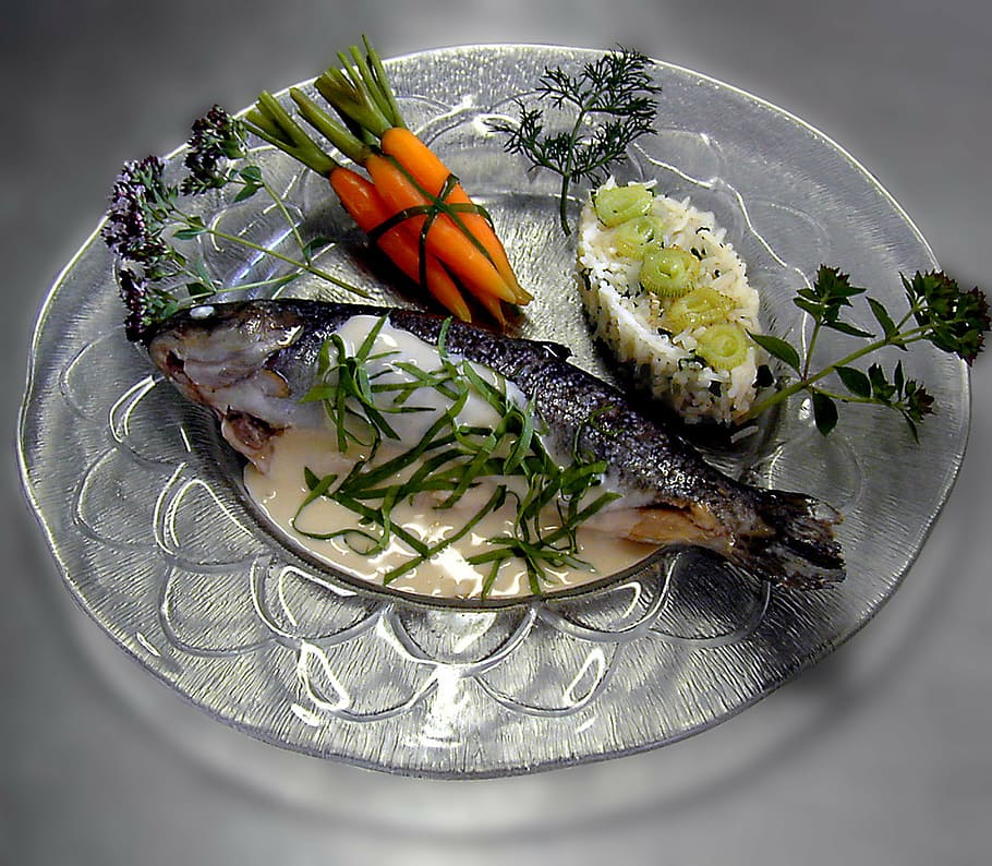fried fish with sushi on plate, brook trout, main course, court HD wallpaper