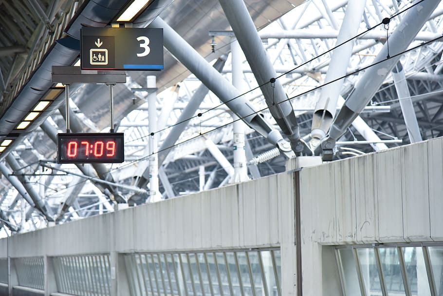 white concrete wall and 7:09 time, red and black digital clock HD wallpaper