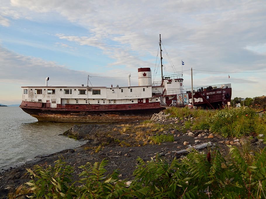 boat, failed, side, beach, water, wreck, abandoned, sky, ship HD wallpaper