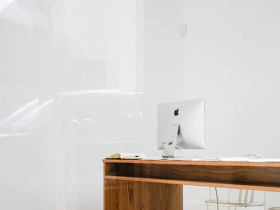silver iMac on desk, silver iMac on desk near wall, glass, reflection HD wallpaper