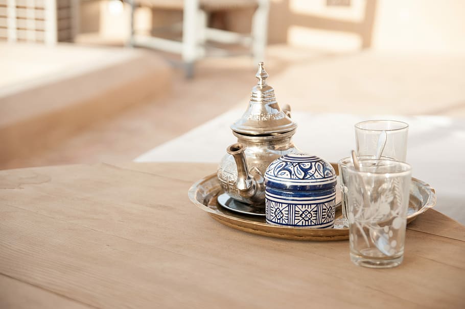 gray teapot set in tray place on brown table outdoors, stainless steel kettle with drinking glasses HD wallpaper