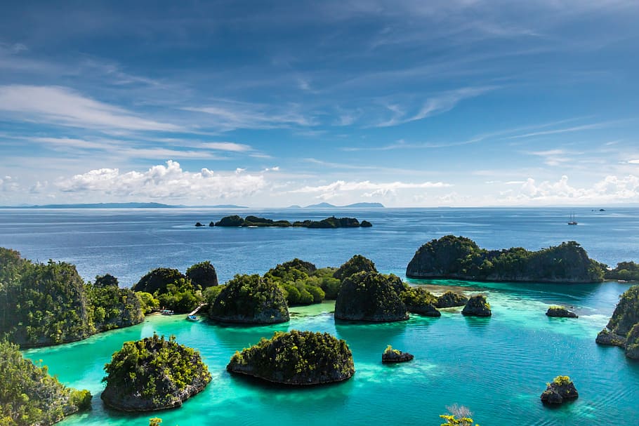 islets surrounded by body of water during daytime, islets surrounded by body of water HD wallpaper