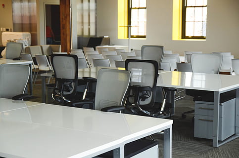 rectangular white table and chairs, seminar, class room, school HD wallpaper