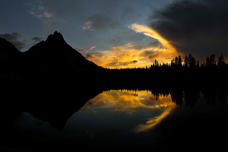 silhouette mountains and trees during golden hour, silhouette of trees and mountain HD wallpaper